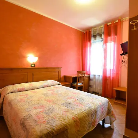 ベッド・アンド・ブレックファスト La Loggia カステル・ディ・サングロ